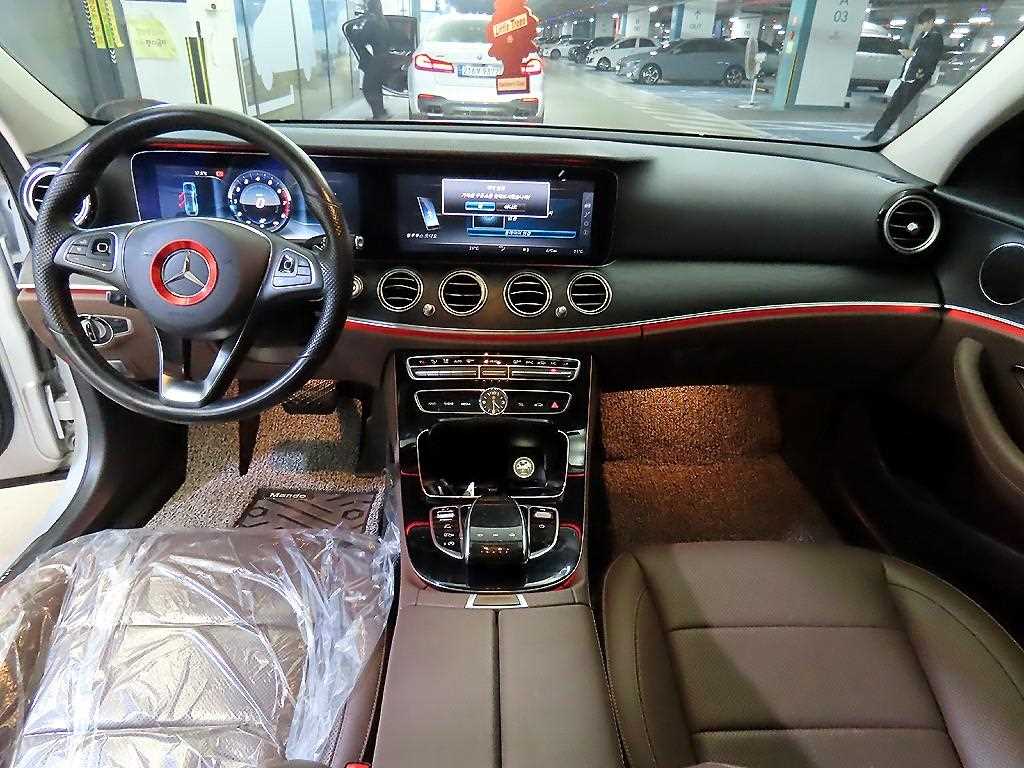 Mercedes Benz E class - Vista 10
