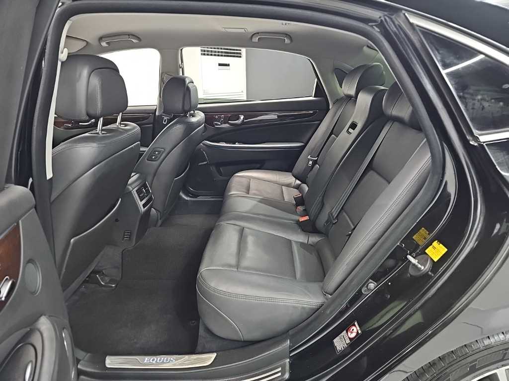 HYUNDAI Equus - Vista 12