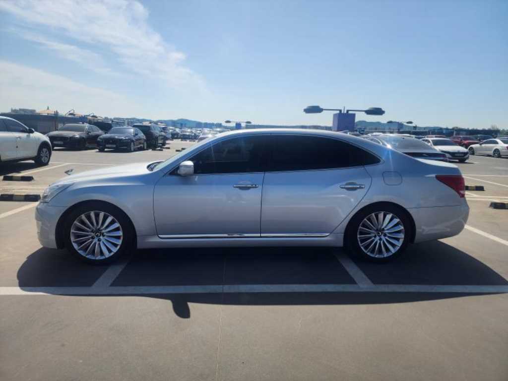 HYUNDAI Equus - Vista 5