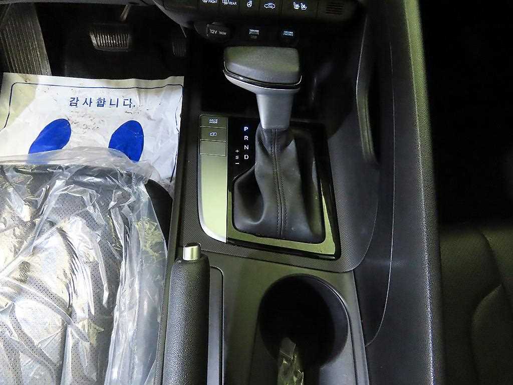 HYUNDAI Avante - Vista 12