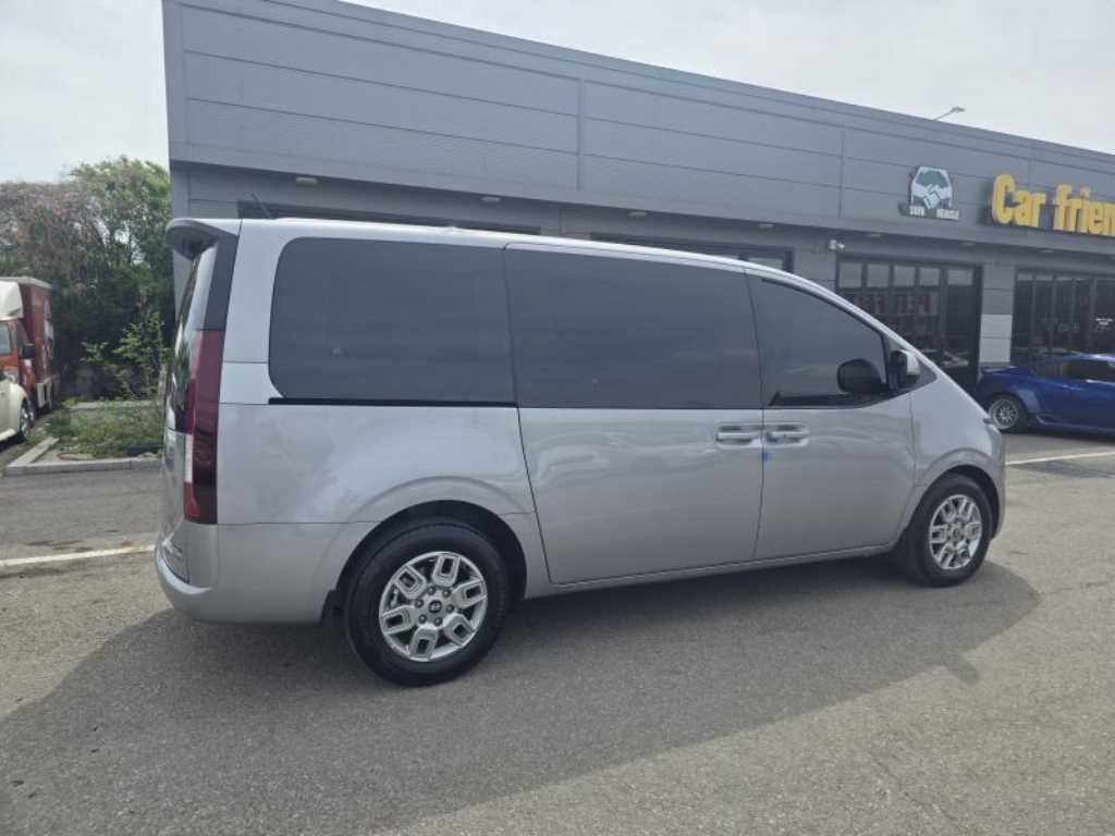 HYUNDAI Staria - Vista 4