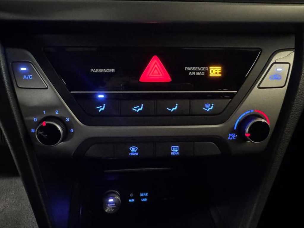 HYUNDAI Avante - Vista 10