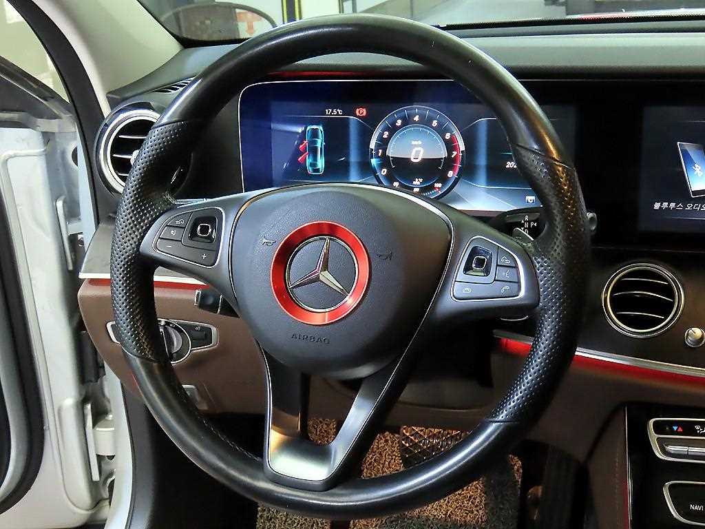 Mercedes Benz E class - Vista 8