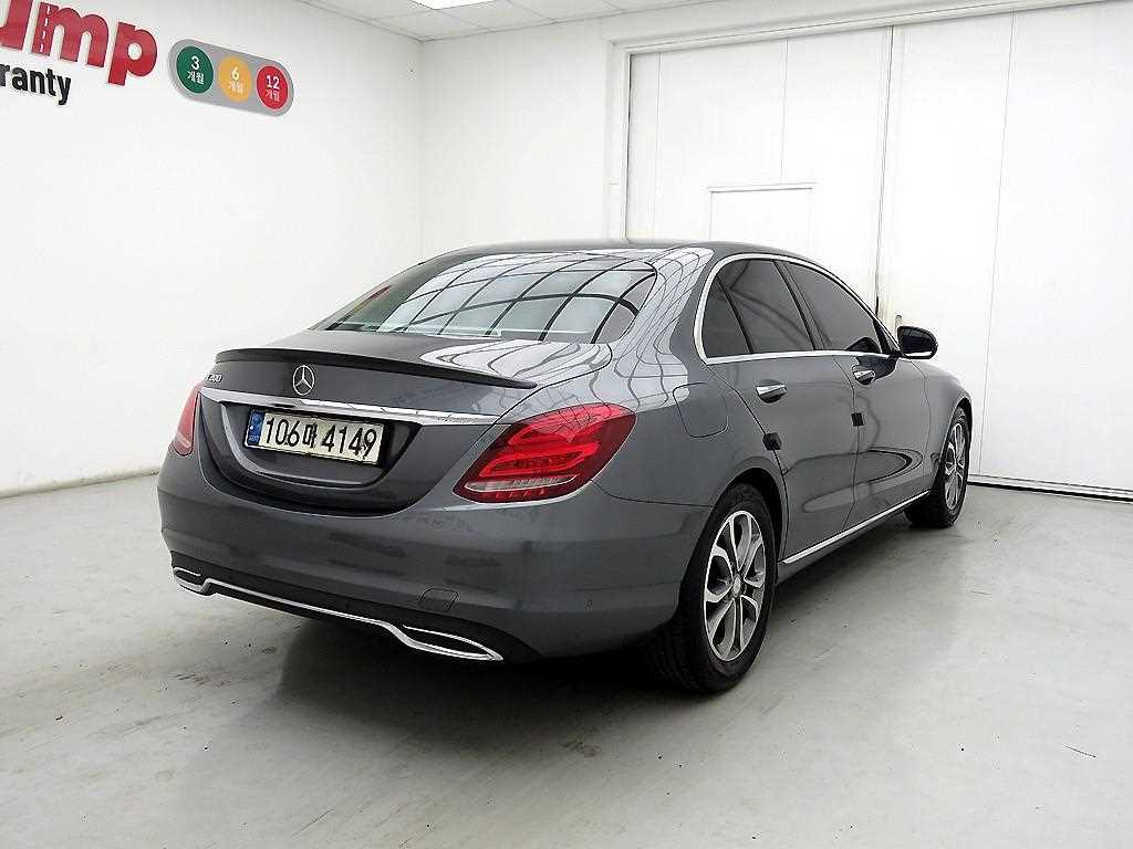 Mercedes Benz C Class - Vista 4