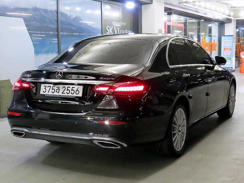 Mercedes Benz E class - Vista 4