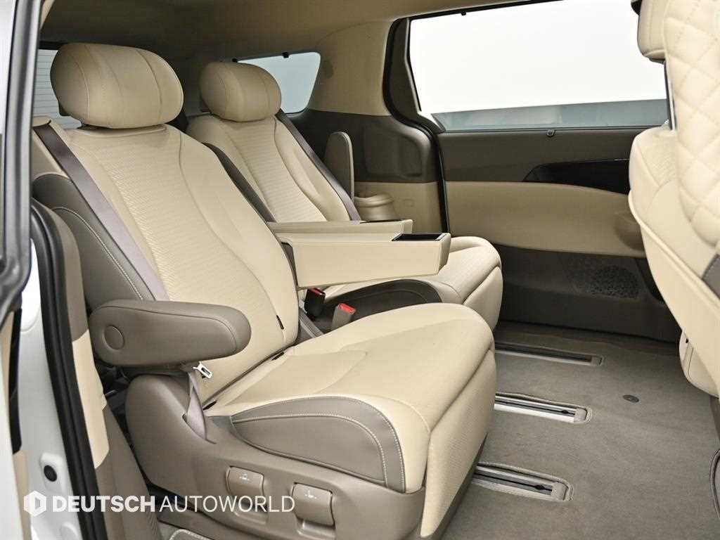KIA Carnival - Vista 12
