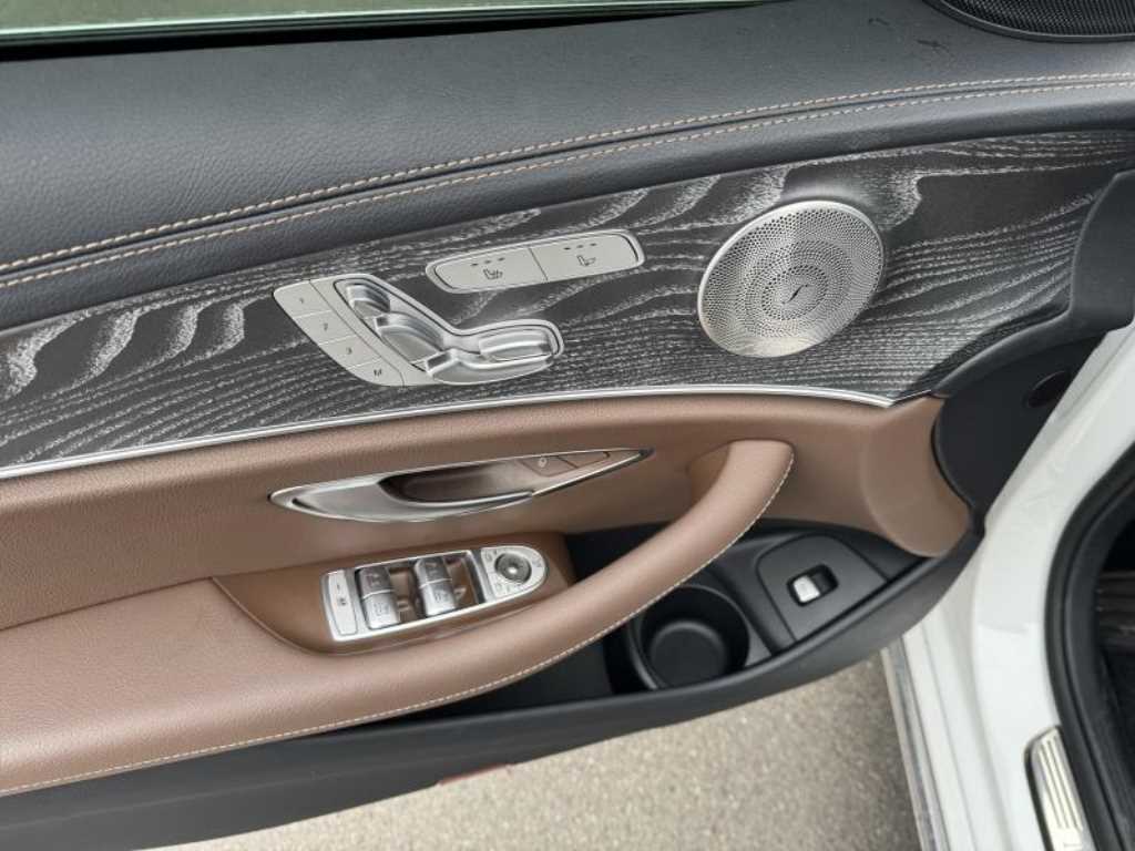 Mercedes Benz E class - Vista 5