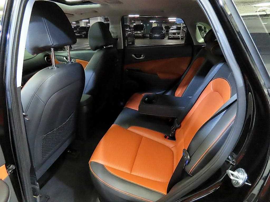 HYUNDAI Kona - Vista 7
