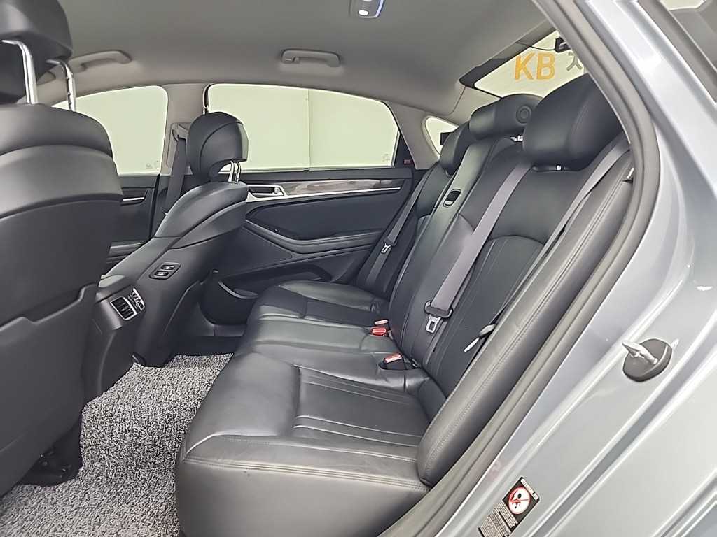 Genesis G80 - Vista 12
