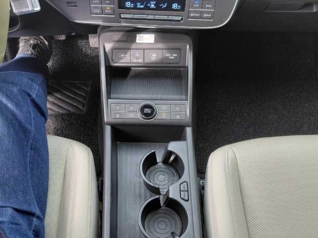 HYUNDAI Kona - Vista 7
