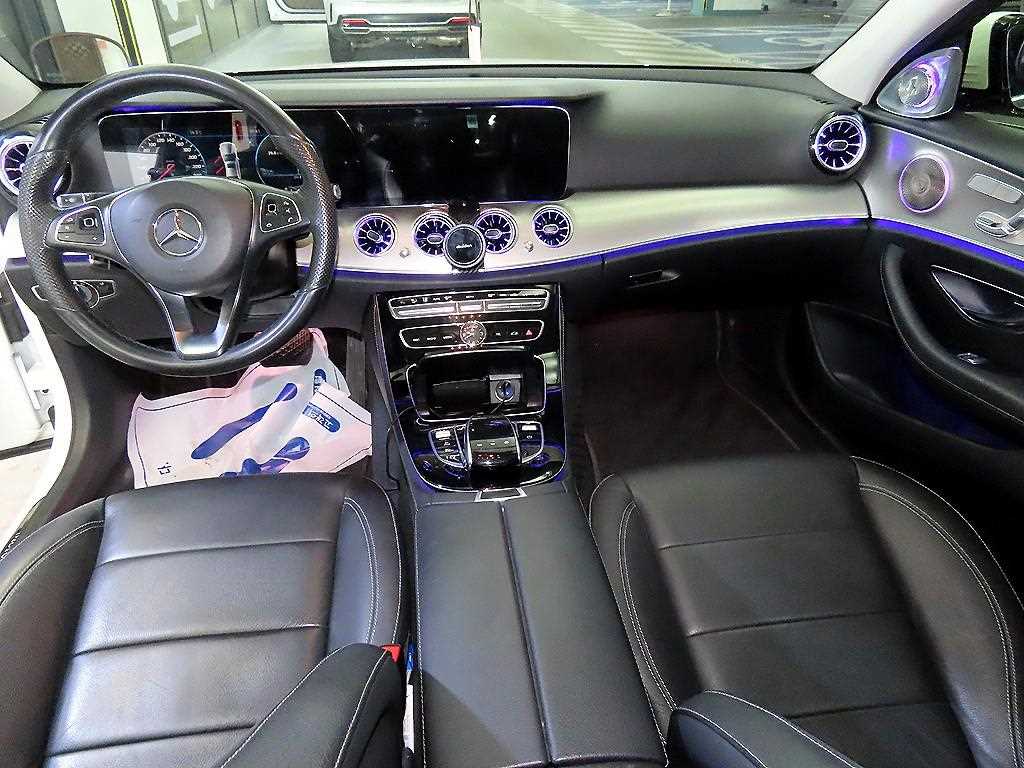 Mercedes Benz E class - Vista 10