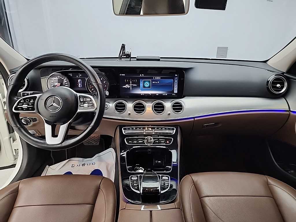 Mercedes Benz E class - Vista 7