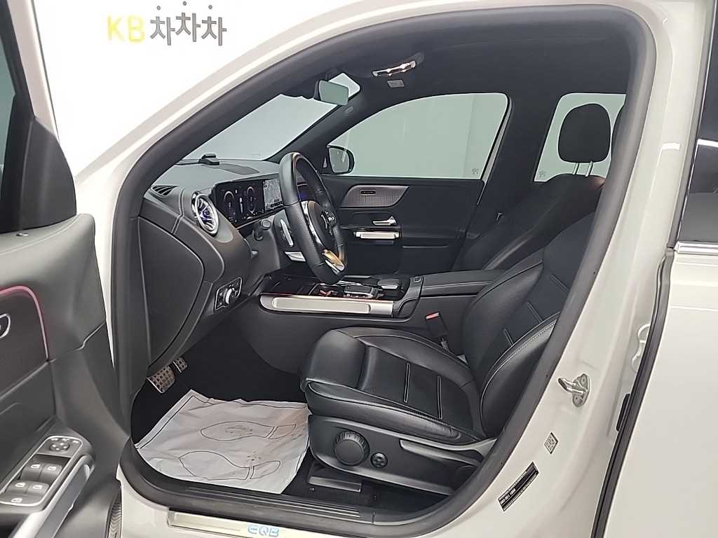 Mercedes Benz EQB - Vista 11