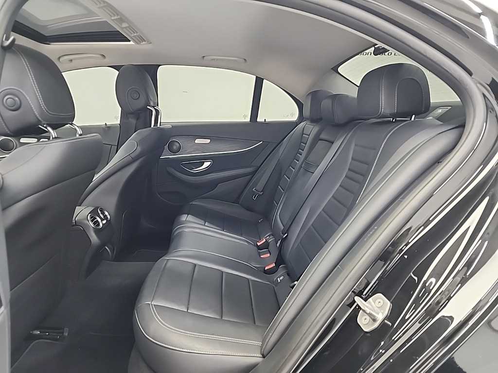 Mercedes Benz E class - Vista 12