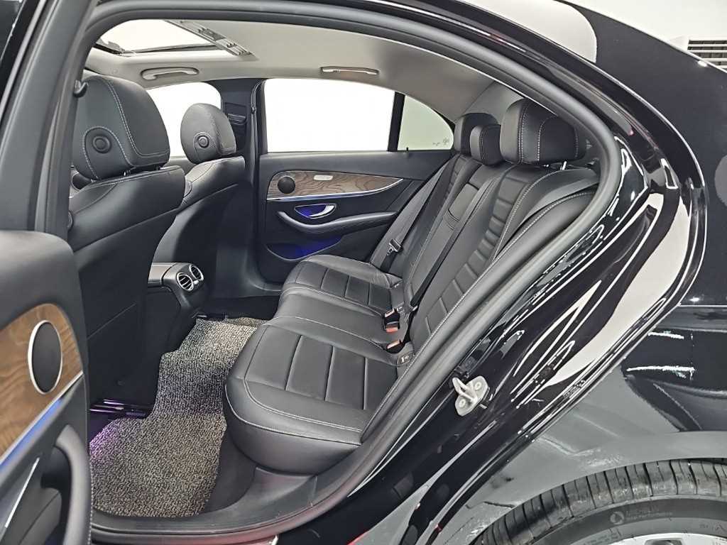 Mercedes Benz E class - Vista 12