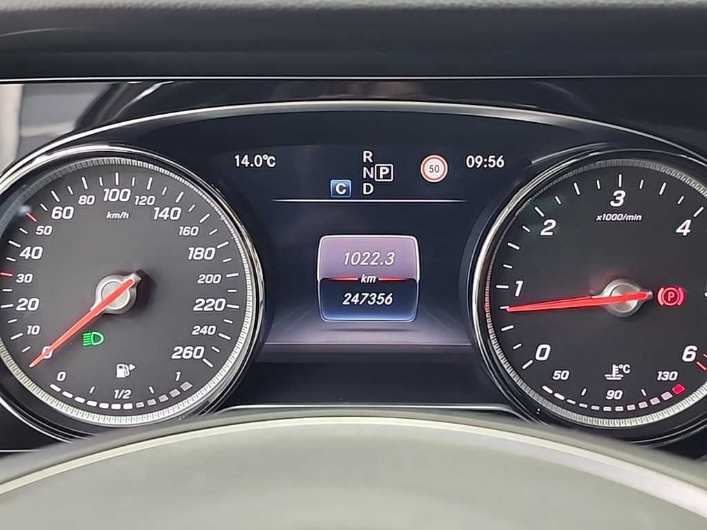Mercedes Benz E class - Vista 6