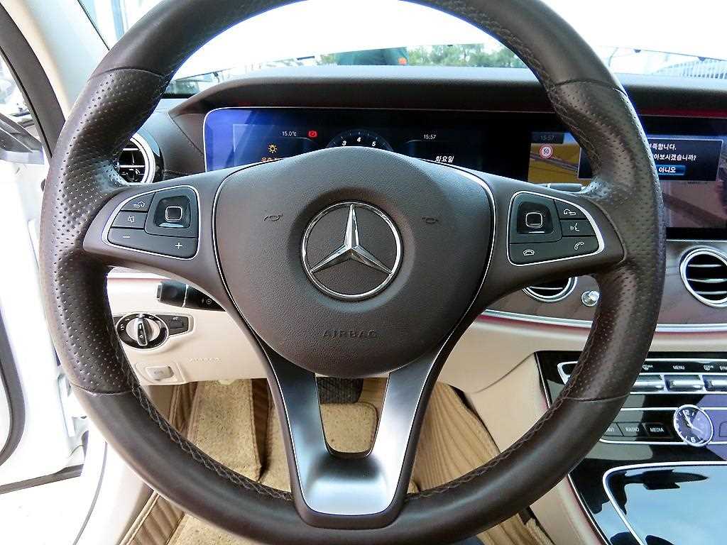 Mercedes Benz E class - Vista 8