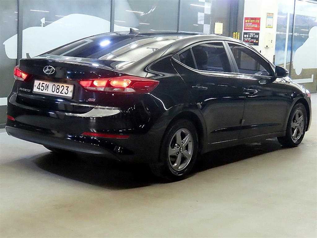 HYUNDAI Avante - Vista 4