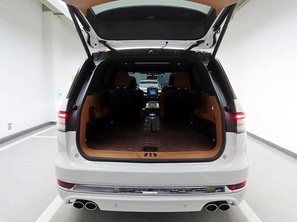 Lincoln Aviator - Vista 5