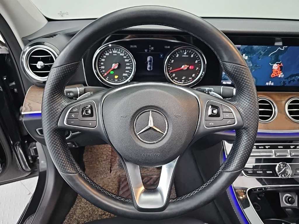 Mercedes Benz E class - Vista 9