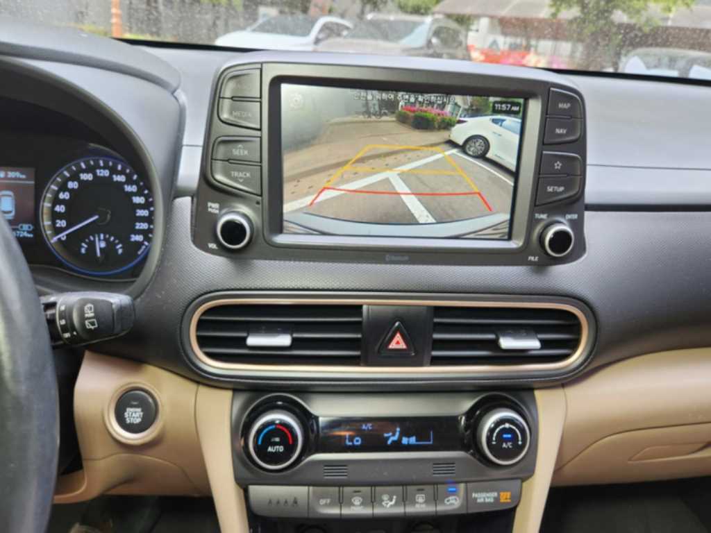 HYUNDAI Kona - Vista 10