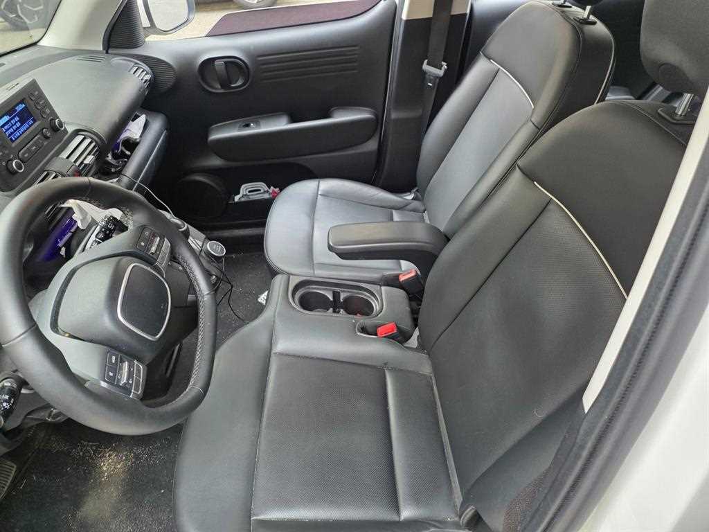 HYUNDAI Casper - Vista 8