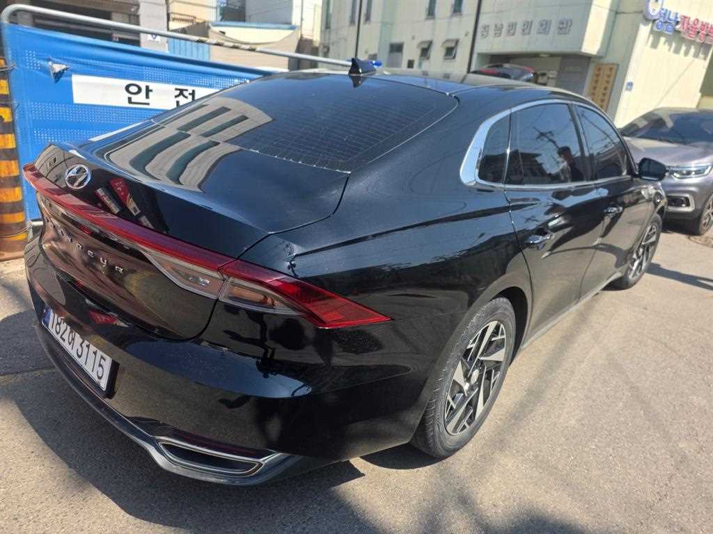HYUNDAI Grandeur - Vista 5