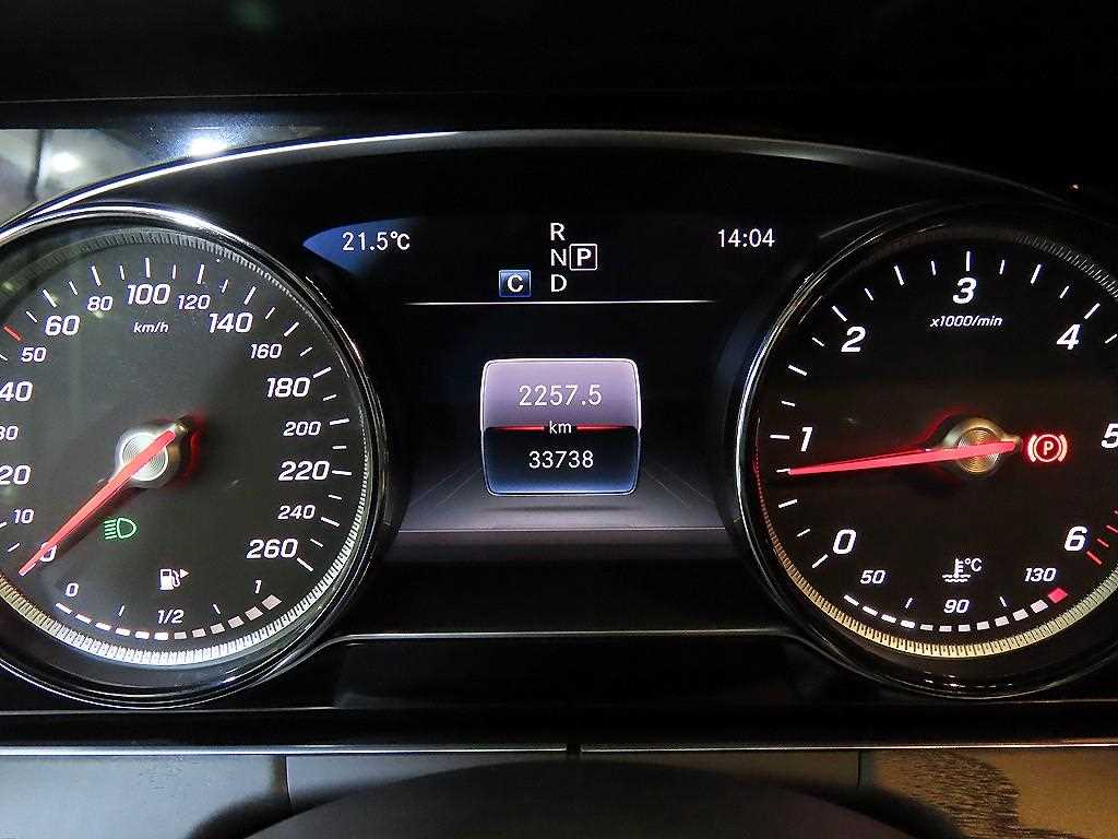 Mercedes Benz E class - Vista 9