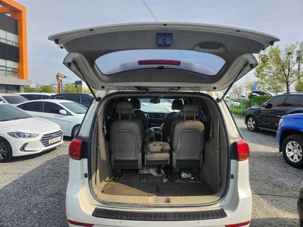 KIA Carnival - Vista 5