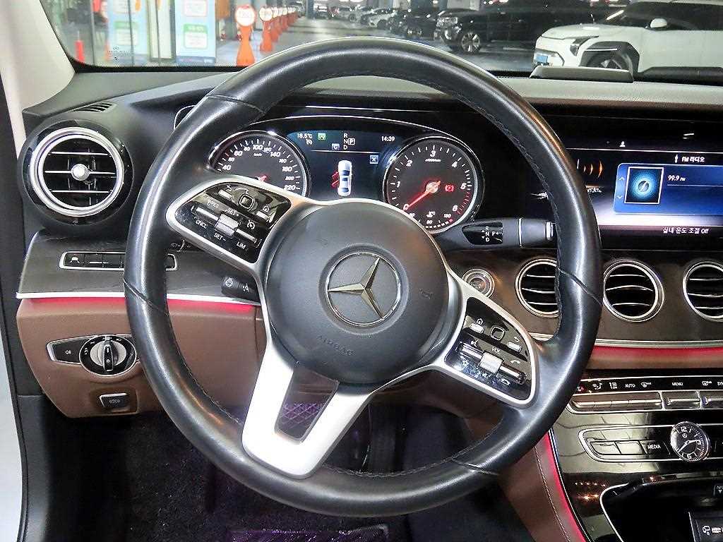 Mercedes Benz E class - Vista 8