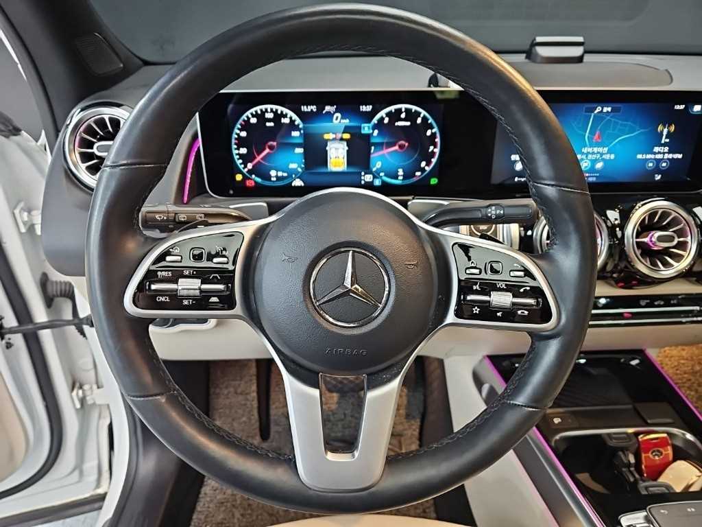 Mercedes Benz GLB Class - Vista 9