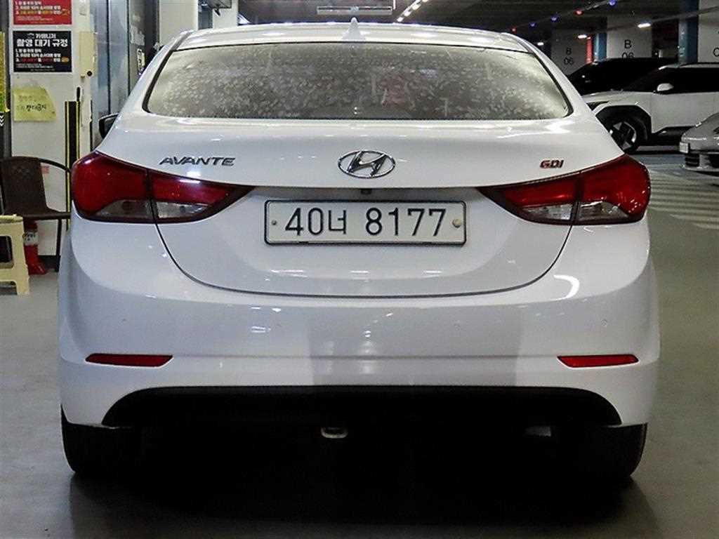 HYUNDAI Avante - Vista 5