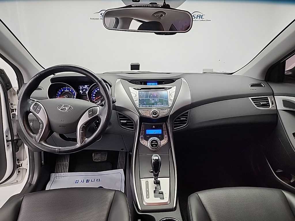 HYUNDAI Avante - Vista 7