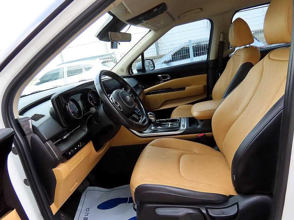 KIA Carnival - Vista 5