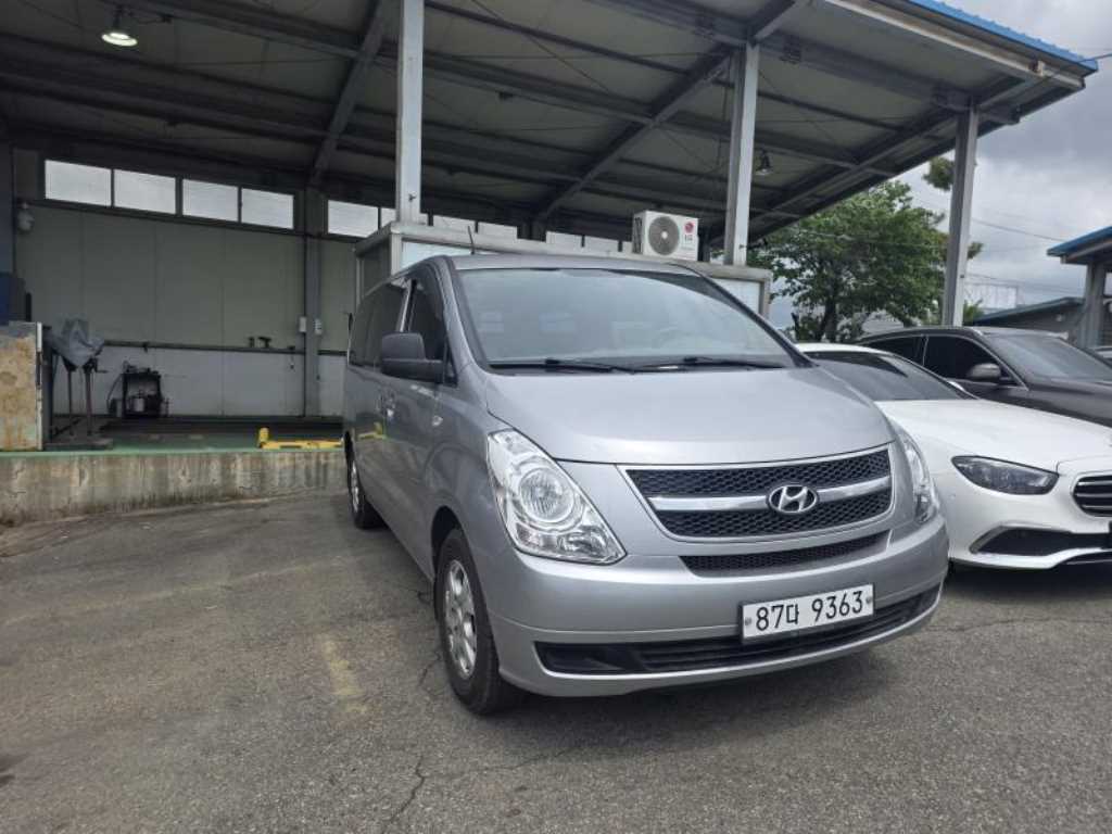 HYUNDAI Starex - Vista 2