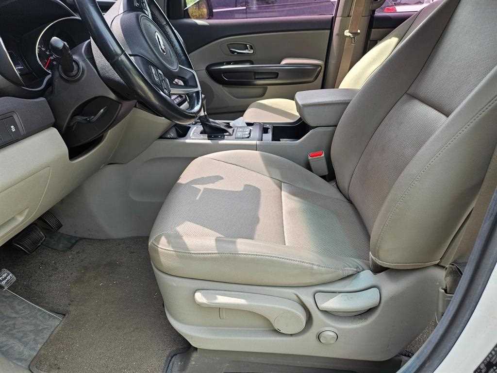 KIA Carnival - Vista 7