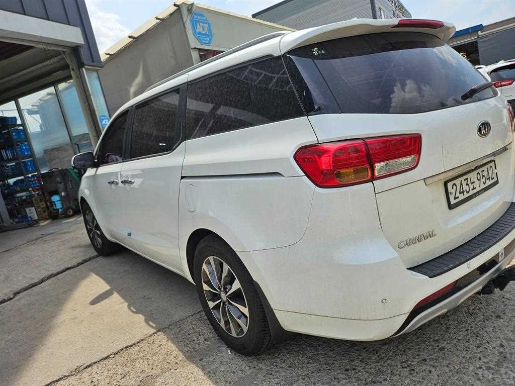 KIA Carnival - Vista 2