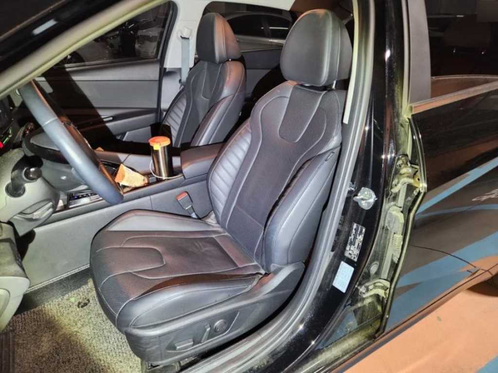 HYUNDAI Avante - Vista 11