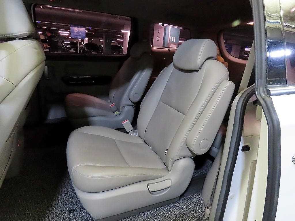 KIA Carnival - Vista 7