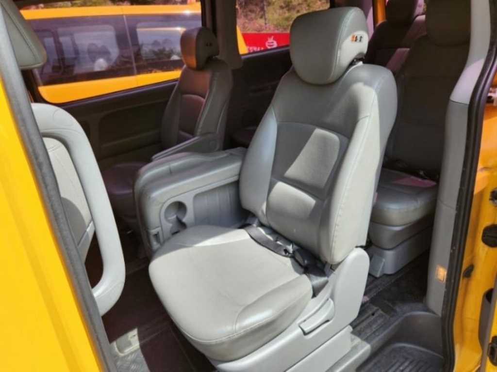 HYUNDAI Starex - Vista 12