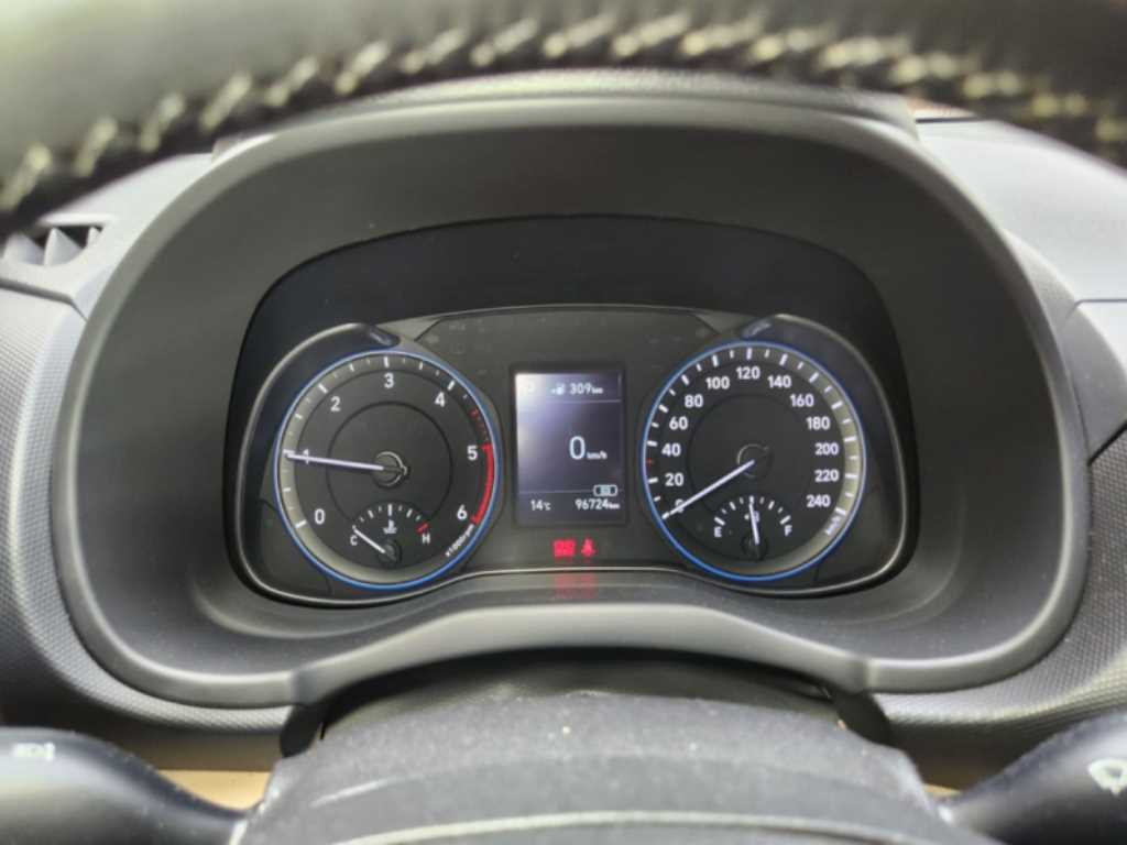 HYUNDAI Kona - Vista 7