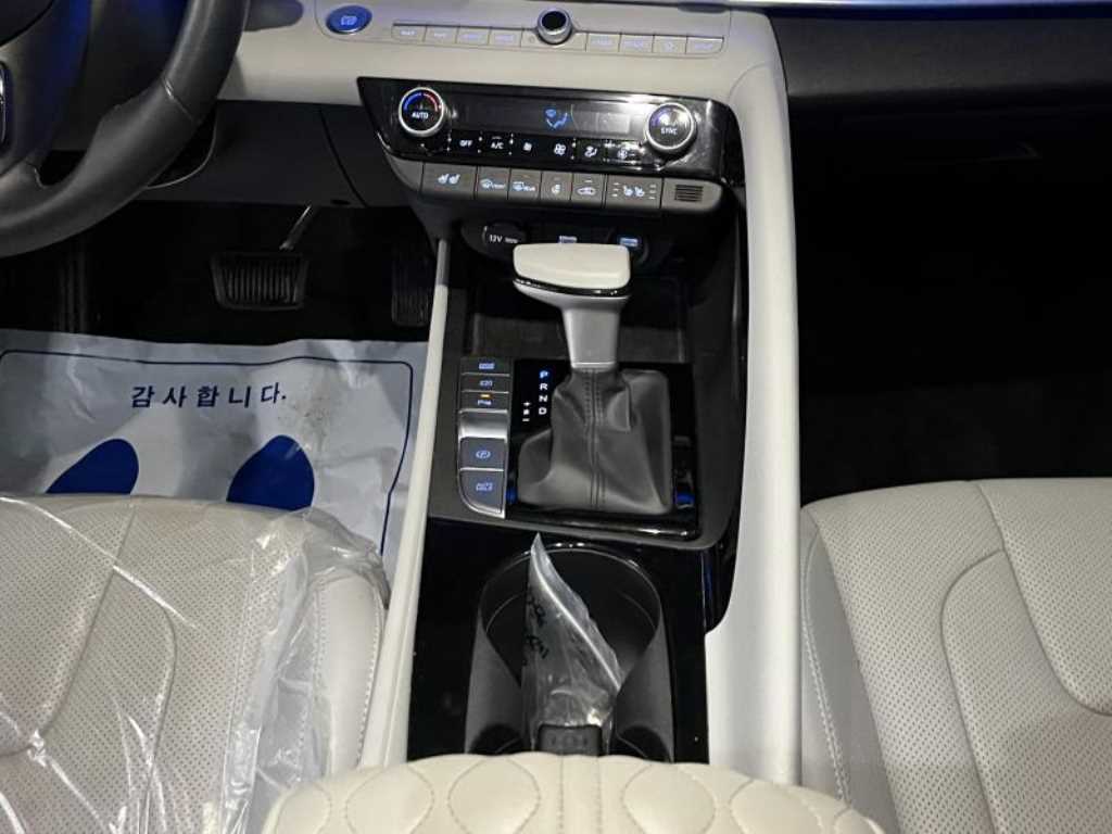 HYUNDAI Avante - Vista 8