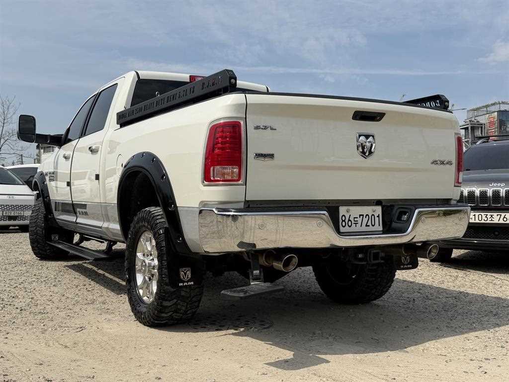 DODGE Rampic Up - Vista 3