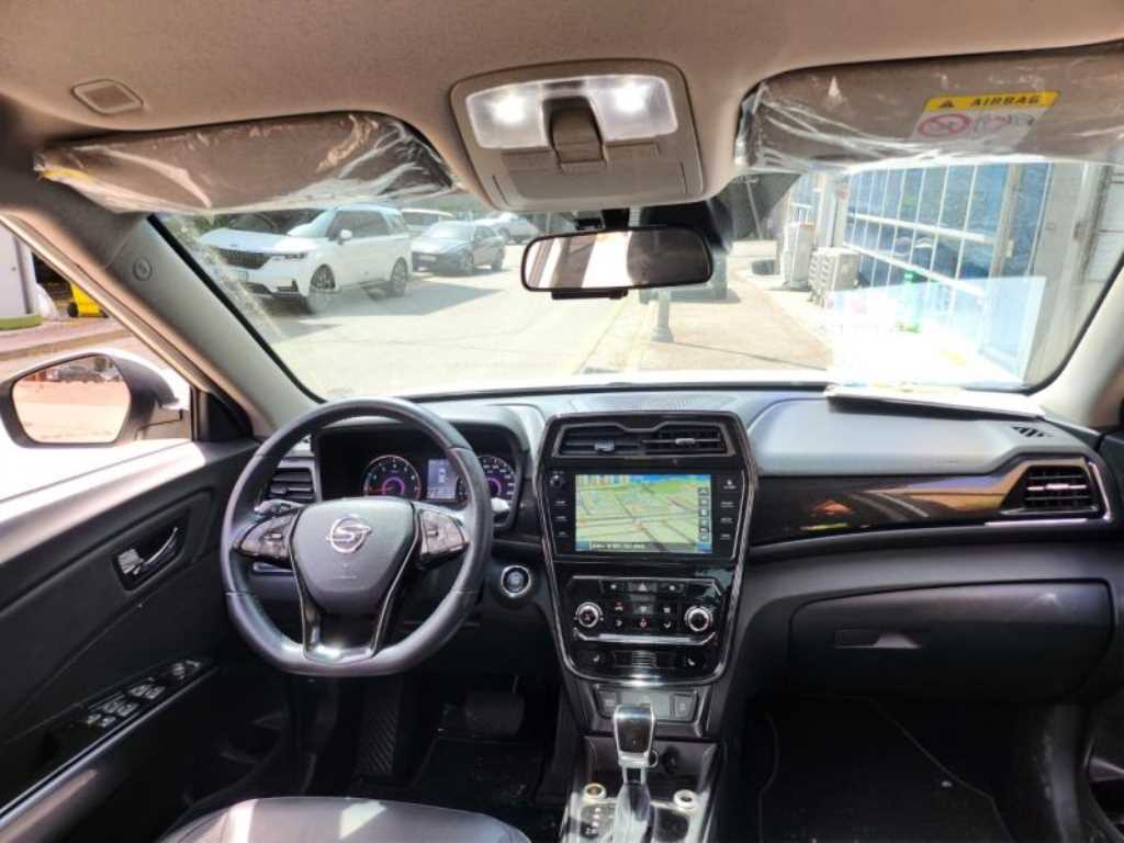 Ssangyong Tivoli - Vista 9
