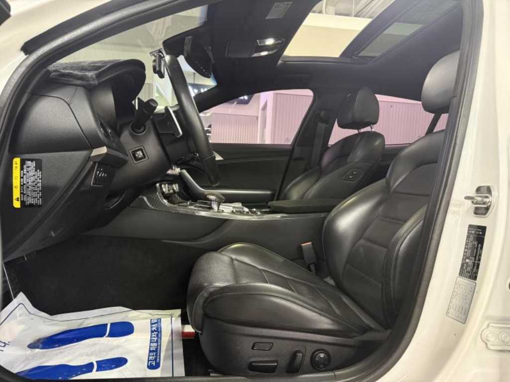 KIA Stinger - Vista 9