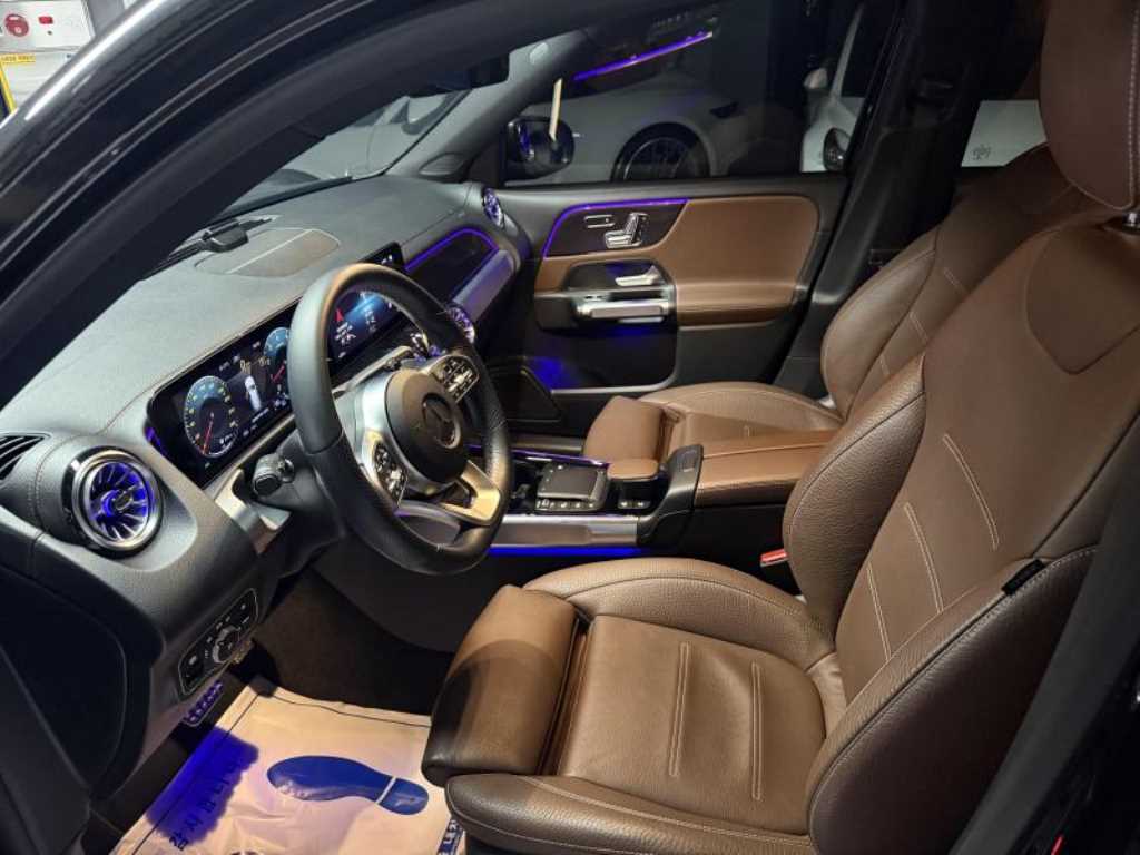 Mercedes Benz GLB Class - Vista 8