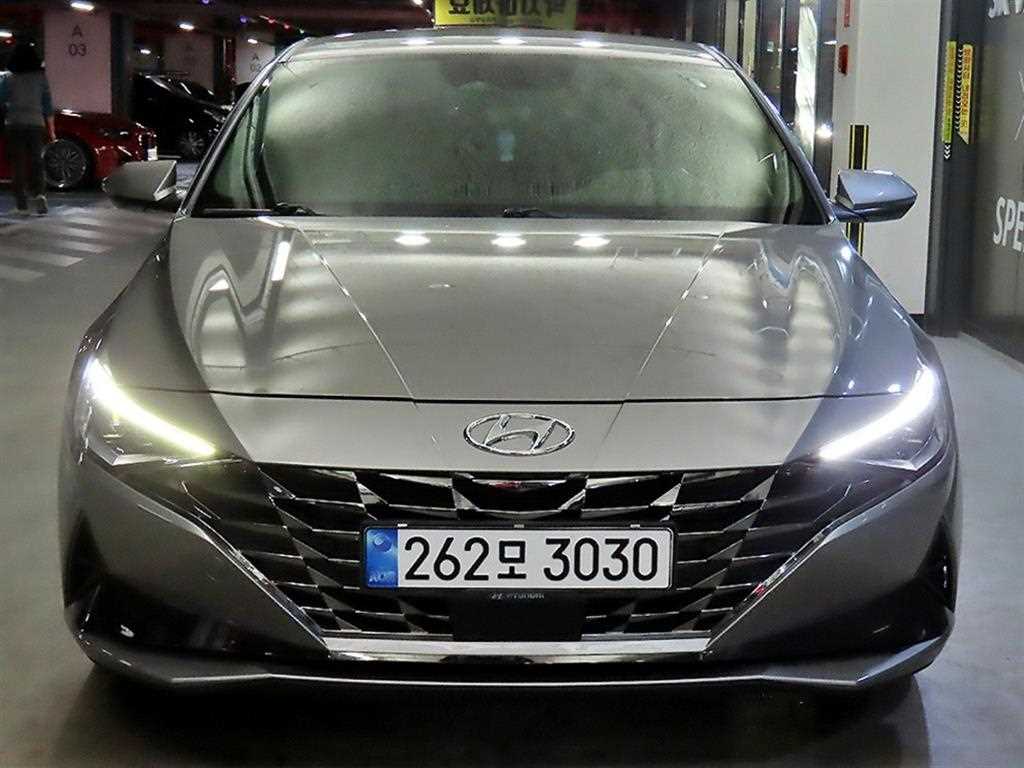 HYUNDAI Avante - Vista 2
