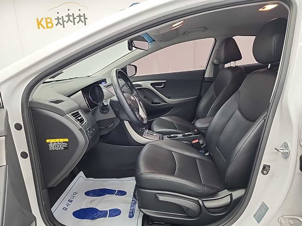 HYUNDAI Avante - Vista 11