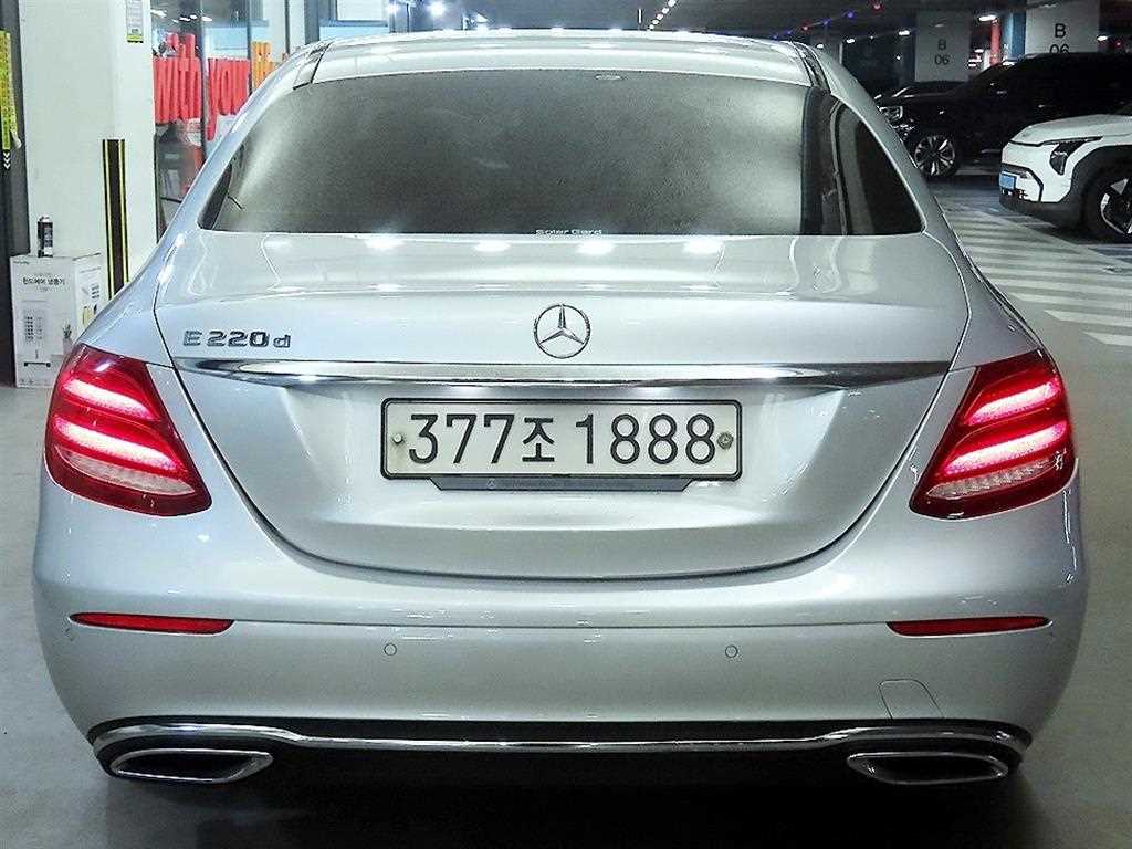 Mercedes Benz E class - Vista 5