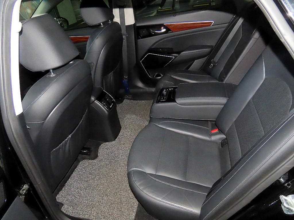 KIA K7 - Vista 7